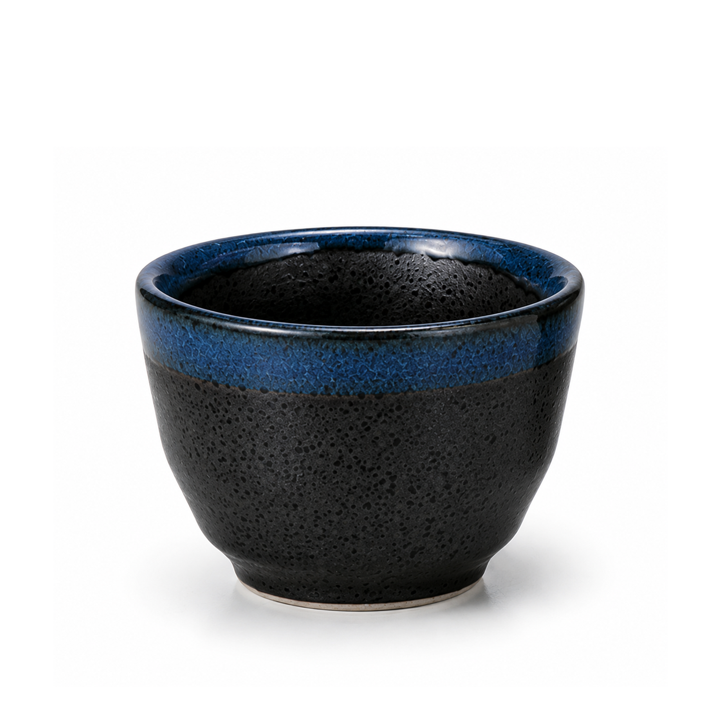 Japanischer Sake Becher aus Keramik - Handgefertigt "Black Crystal" Design