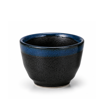 Japanischer Sake Becher aus Keramik - Handgefertigt "Black Crystal" Design