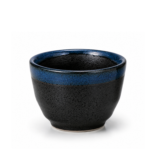 Japanischer Sake Becher aus Keramik - Handgefertigt "Black Crystal" Design