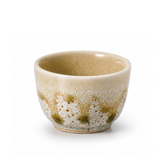 Japanischer Sake Becher aus Keramik - Handgefertigt "White Sandy" Design