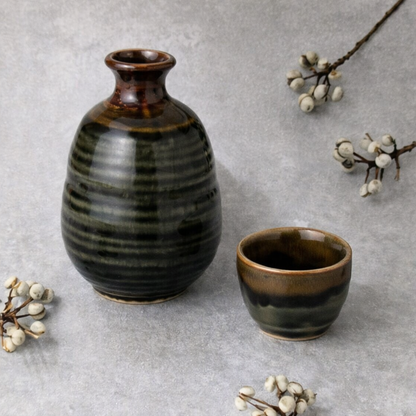 Japanisches Sake Set - Keramik Karaffe & Becher "Brown" Design