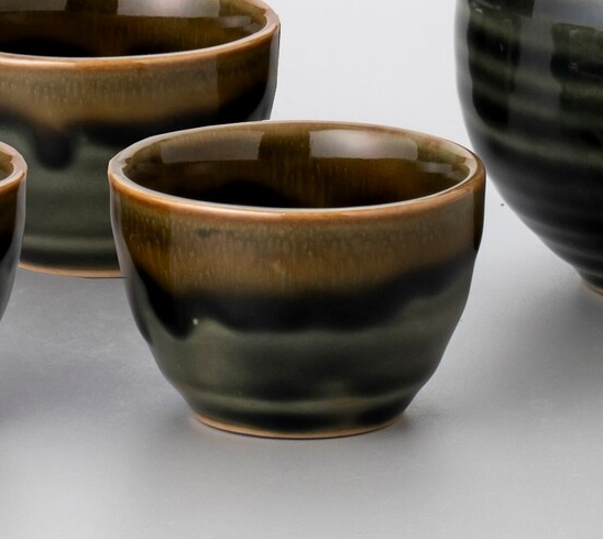 Japanischer Sake Becher aus Keramik - Handgefertigt "Brown" Design