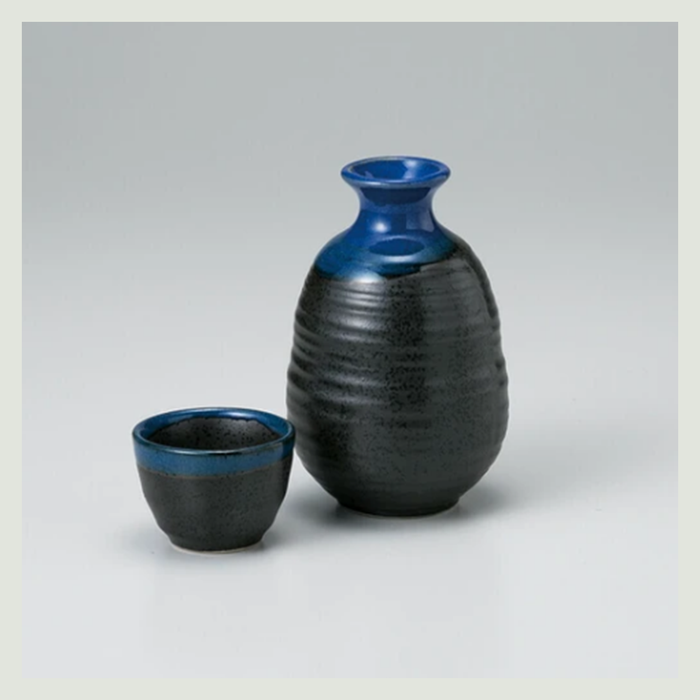 Sake Set - Karaffe und Becher - black crystal